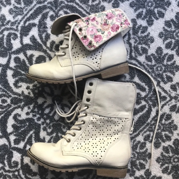 Sarah Jayne Other - Cute Lace Up Boots with floral lining